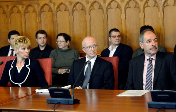Összeférhetetlenséggel vádol egy alkotmánybírót a Magyar Nemzet