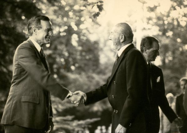 Forgács Pál, a TDDSZ alapító elnöke George Bush amerikai elnökkel Budapesten 1989 nyarán
