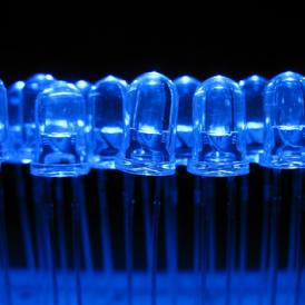 A csábító kék fény - Fizikai Nobel-díj világító diódákért