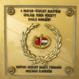 A Jobbik még Orbánnál is mélyebben hajol be Putyinnak