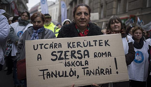 „Az iskola nem állatfarm. Takarodj!” – Tüntettek a tanárok