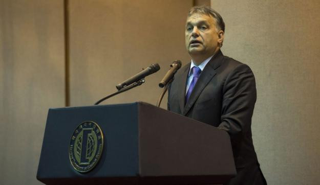 Orbán és Simicska, a két mókamester