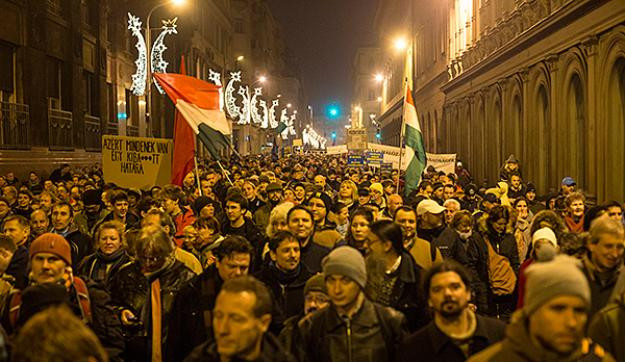 Holnap veled basznak ki? – Ez volt az év utolsó gigatüntetése