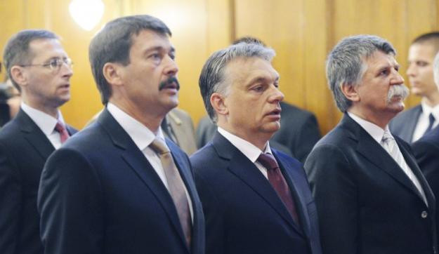 Orbán védi Putyint, Áder meg a Tescót és a becsületét