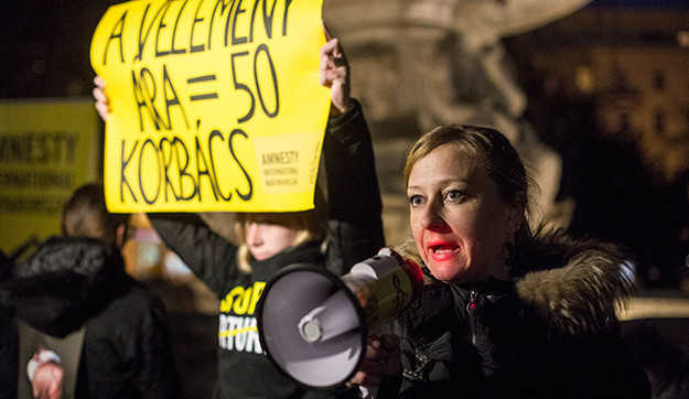 1000 korbácsütés az Erzsébet téren – Véres hátak Budapesten