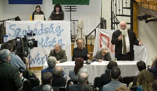 Fiatalok nélkül nem megy – Janisch Attila levele a DEKA tagjaihoz