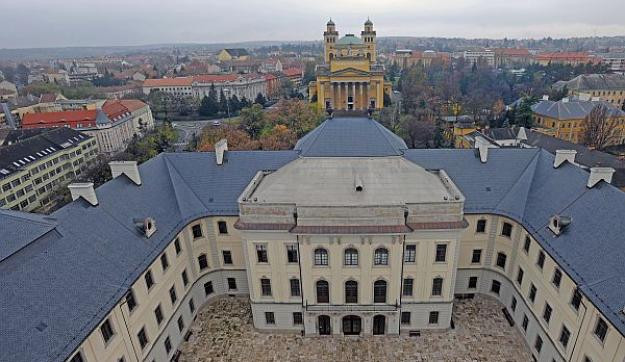 Botrány az egri főiskolán: nyomoz a rendőrség, a rektor pedig nekiment a Fidesz emberének