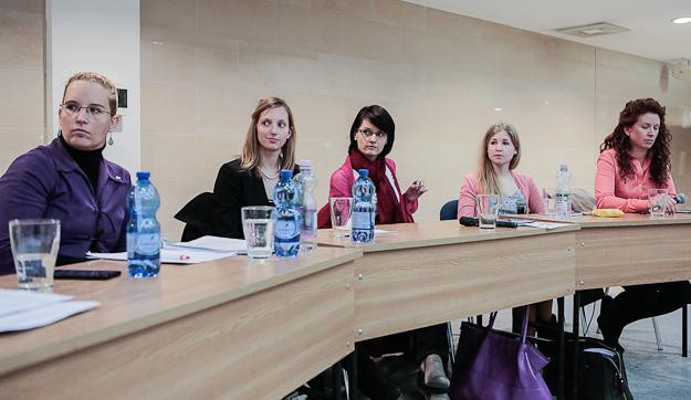 Családon belüli erőszak? Ugyan már, mint a kocsmai verekedés