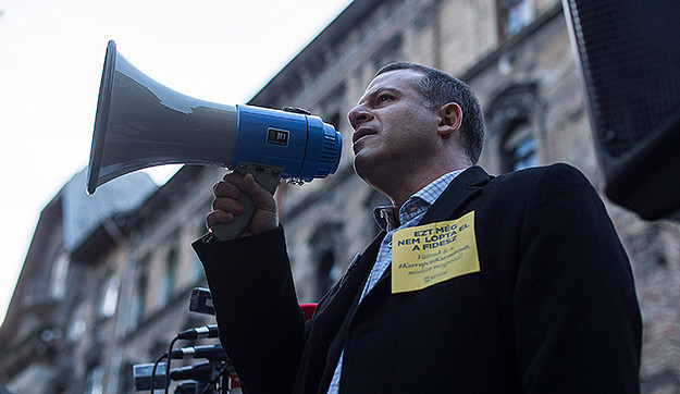 Orbán, a tolvajok fejedelme – Megint a korrupció ellen tüntettek