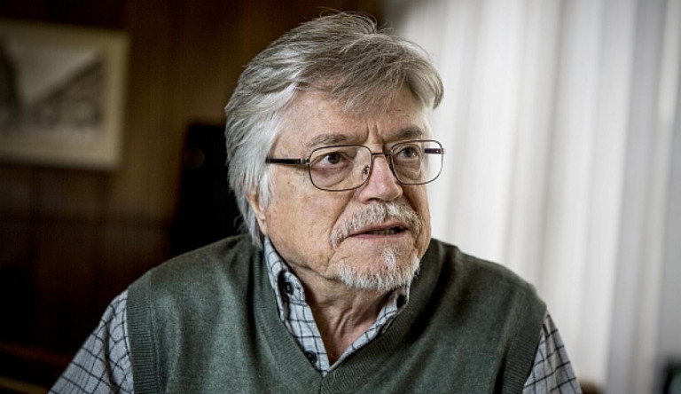 „Tátott szájjal figyelem”  – Szörényi Levente zeneszerző-előadóművész