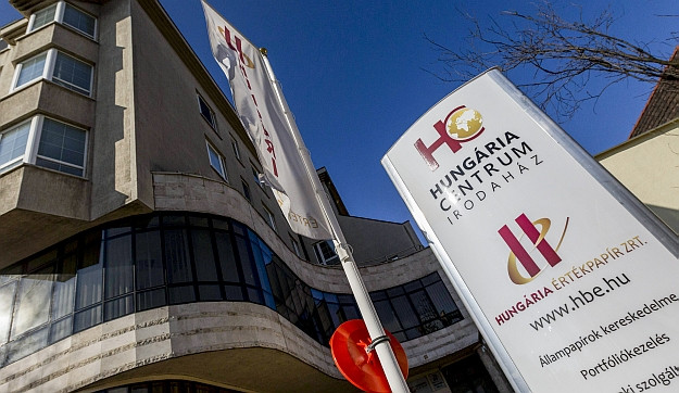 A Hungáriánál dolgozott a helyettes államtitkár – A minisztérium 410 milliót bukott a csődön
