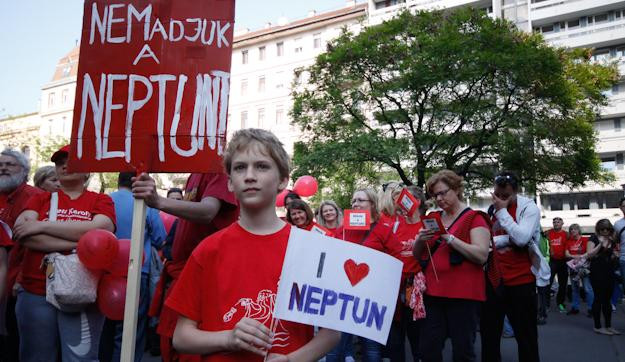 „Több értelmet a tüntetésnek!” – Még egy béna demonstráció