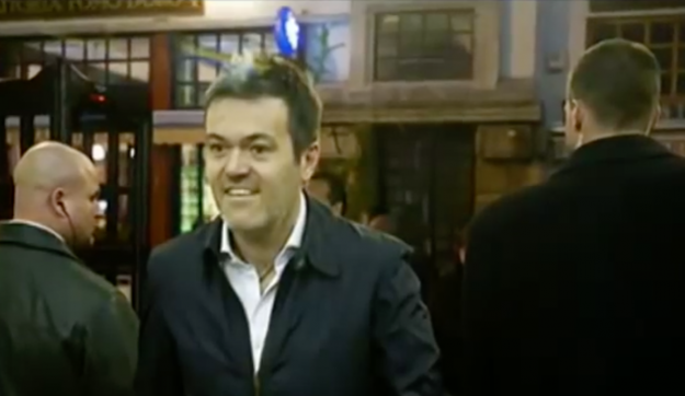 Habony a tortán, közmunkás a portán