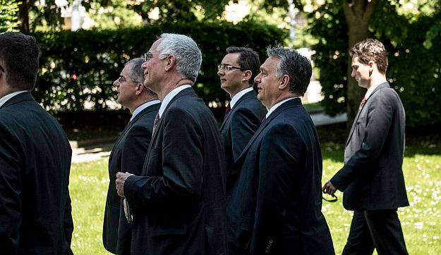 Orbán egy szóval sem állította, hogy bevándorlótáborba zárná a homoszexuálisokat!