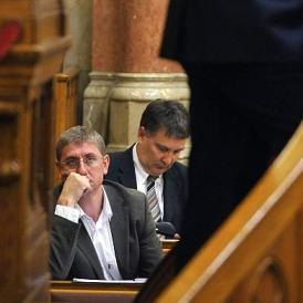 Orbán nem köszön Gyurcsánynak a Parlamentben, és egyszer még az anyjába is elküldte