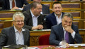Ha normális országban élnénk, egy ilyen nap után elsöpörné a kormányt a népharag