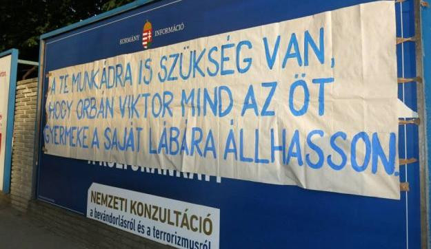Két órára politikai bűnöző lettem – A pécsi plakátátragasztás