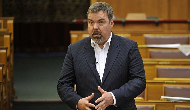 Schilling Árpád: A költő meztelen