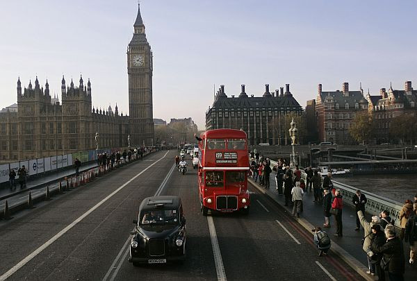 Nem örülnek a londoniak, hogy kampányeszköz lett a tűzijáték