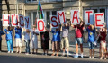 „Kocsis Máté, te is lehetsz menekült” – demonstráció a Józsefvárosban