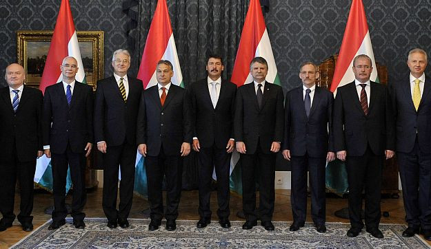Orbán táncra perdült, és aztán jól kiosztotta a minisztereit