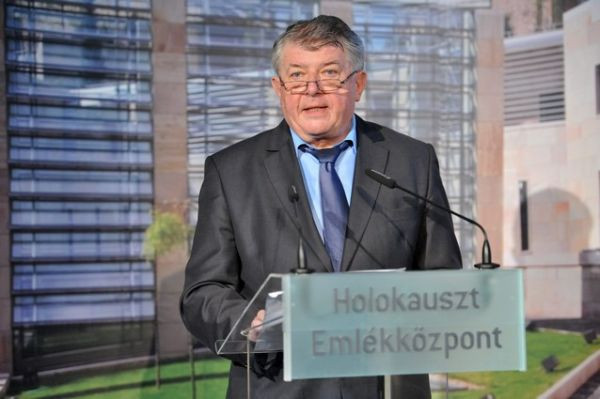 Bosszú a Holokauszt Emlékközpontban   