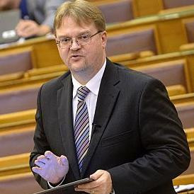 Lehet, hogy véletlenül rájöttünk, miért tette lapátra a főnök Répássy Róbertet