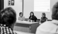 Mellet vagy transzparenst? A feministák visszavágnak