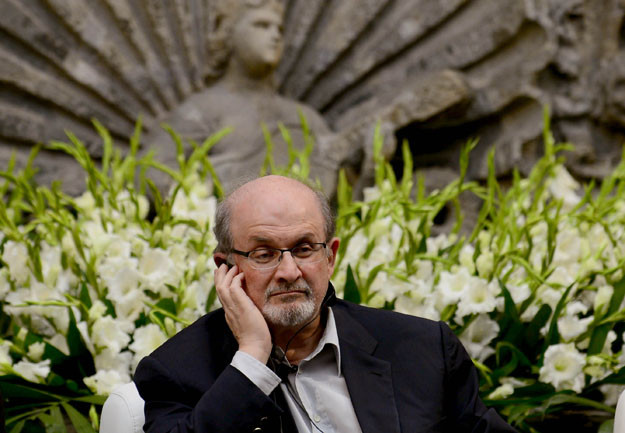 „Nincs nap, hogy ne érezném a kitépett gyökereimet” - Salman Rushdie író 