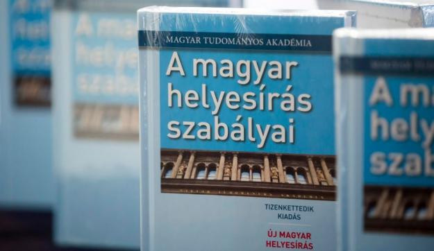 „Nem lett volna szabad kiadni”  - Arató László magyartanár az új helyesírási szabályzatról