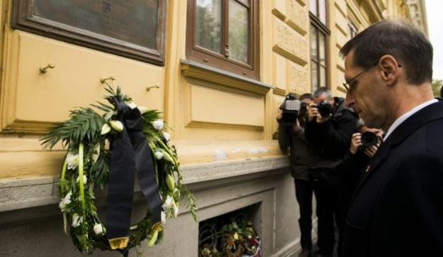 A Varga Mihályban lakó papagáj szerint 1956 legnagyobb hőse a Fidesz 