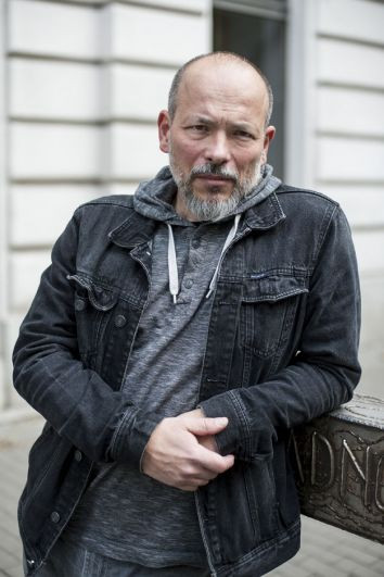 100 ezer forint büntetést szabott ki a rendőrség a BM előtti ülősztrájkért