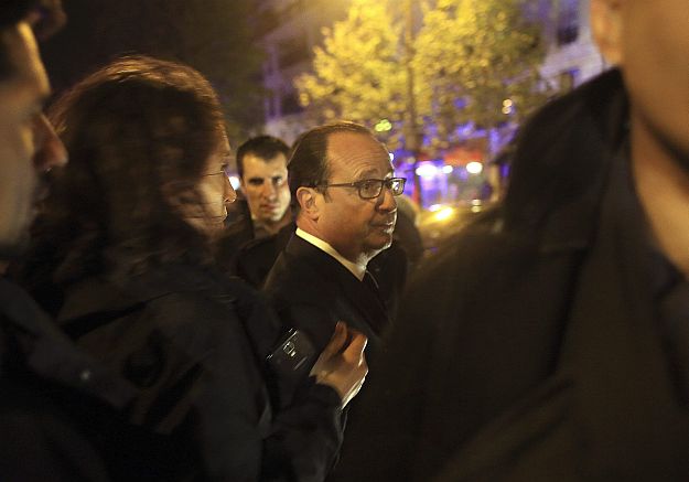 Hollande a Bataclanhoz érkezik