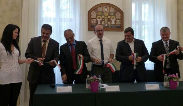 Egy év után már cseppet sem kínos a Fidesznek a zsidózó-cigányozó keceli polgármester