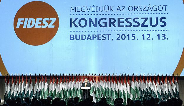 Őrült férfiak ketrece – Schilling Árpád a Fidesz kongresszusáról