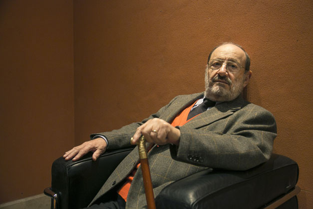 „Minden paranoiás engem üldöz” – Umberto Eco író