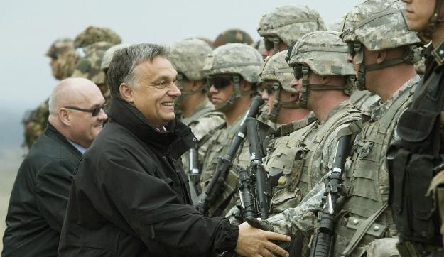 Alkotmánymódosítás: ez után Orbánon múlik, mikor vezeti be az ideiglenes diktatúrát