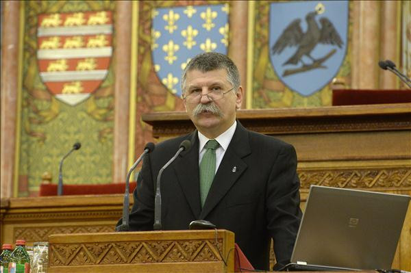 Az Alkotmányvédelmi Hivatal szerint a szakszolgálat dolgozóinak nem kell értelmezniük Kövér beszédét
