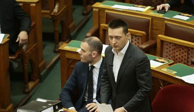 Orbán nem tud már várni, ezért fenyegetőzik tele szájjal Rogán