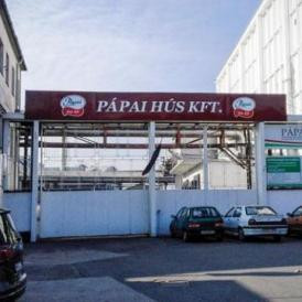 Dráma a pápai húsgyárban: a túléléshez a polgármester szerint is elbocsátások kellenek