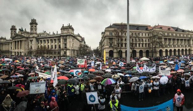 Kihagyhatatlan kép: így még nem látta a Kossuth teret