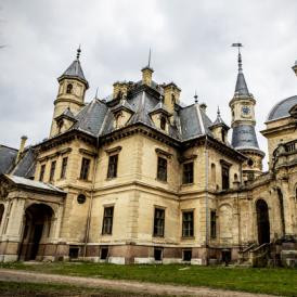Kastély is került - Titokzatos cégek ügyködnek a magyar turizmus fellendítésén  