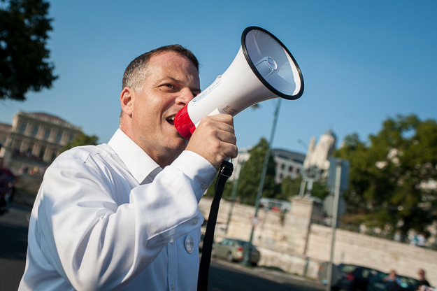 Terítékre került Orbán Viktor durva lakásügye, csak úgy repkednek a képtelenül nagy összegek