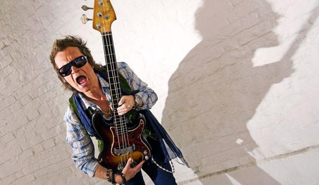 „Tízszer meg kellett volna halnom” - Glenn Hughes énekes, basszusgitáros 