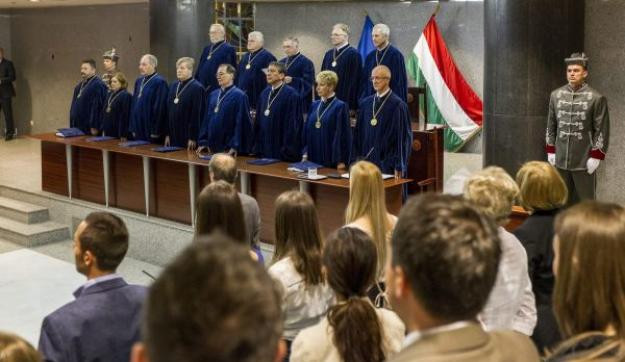 A Fideszre lehet levélben is szavazni, a többire csak vénaszkennerrel