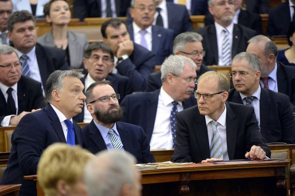 Kezdődik! - Orbán Viktor, Szájer József és Darák Péter a Kúria elnöke
