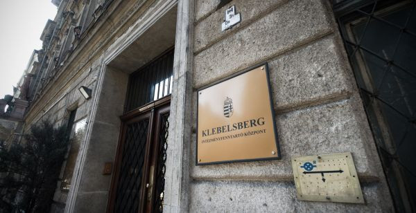 Elmarasztalta a NAIH a Gyulai Tankerületi Központot, mert titkolni próbálták a kiosztott jutalmakat