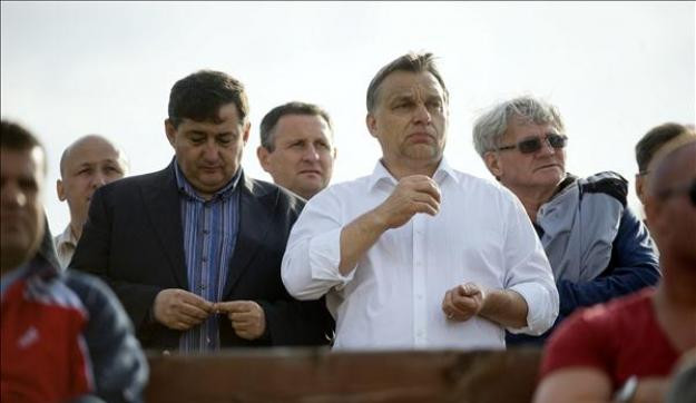 Orbán megveszi Stadler akasztói stadionját?