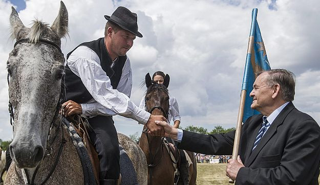 Lakitelek ajtót mutatott nagy fiának, Lezsáknak – és persze a Fidesznek is