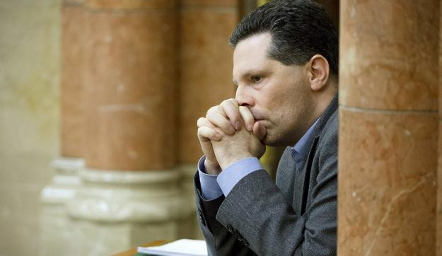 Schiffer bedobta, Alföldi becsempészte, Vajna rámarkolt